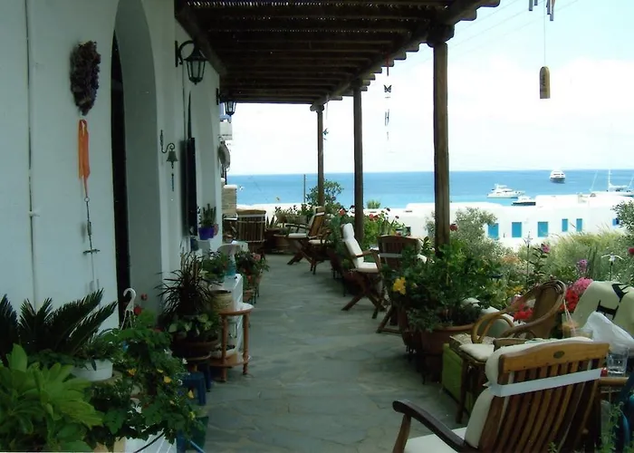 Studios Flora Manos