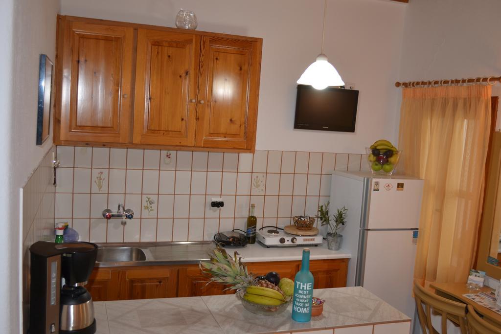 Flora Manos Appartement *